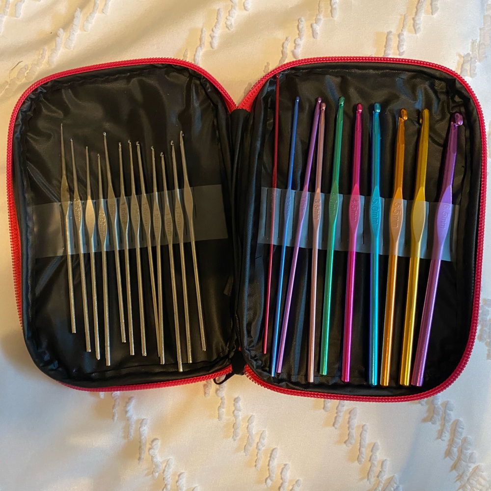 22 CROCHET HOOKS (all different sizes)